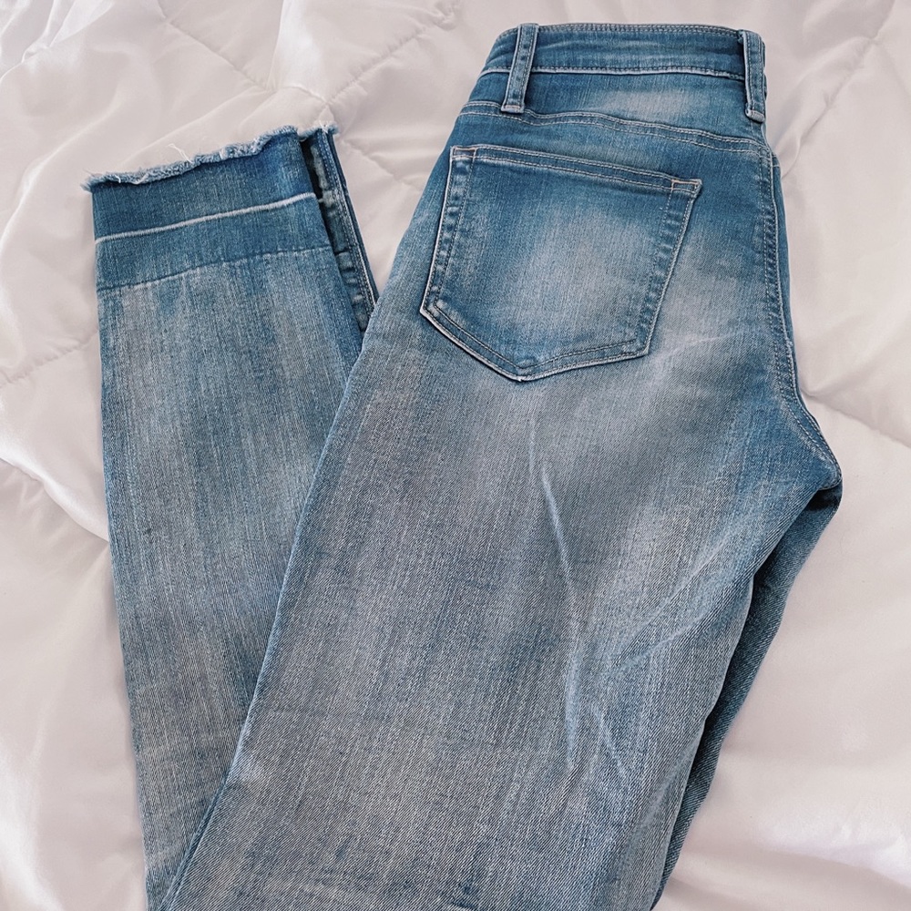 Daytrip Ankle Skinny Jeans. Size 24.
